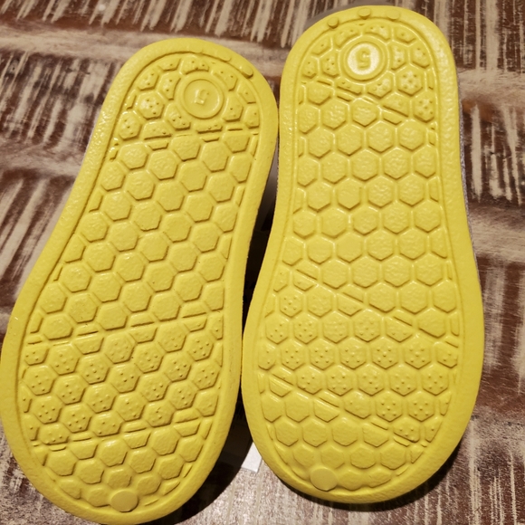 NWT. Cat & Jack slip on shoes. Yellow, toddler size 5 - Picture 3 of 3